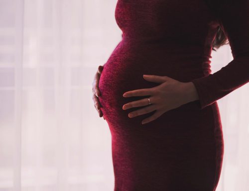 Összefüggés mutatható ki a születési testsúly, a terhességi szövődmények és a fogzománc hibák között